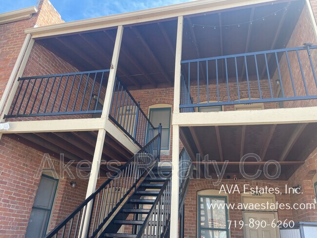 Building Photo - 407 W 11th St