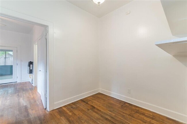 Building Photo - 607 E 38th St