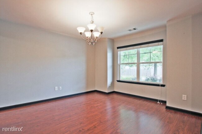 Foto del edificio - 3 br, 2 bath House - 462 Walnut Woods Dr