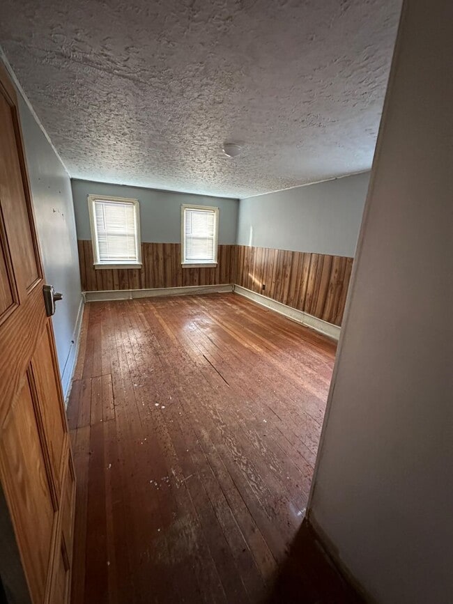 Building Photo - **Coming Soon!** Spacious Home with Large Patio, Huge Kitchen & Convenient Location!