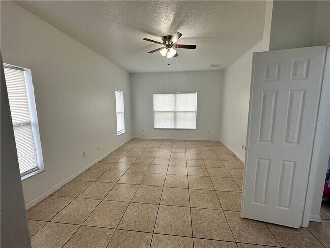 Building Photo - 2723 Star Grass Cir