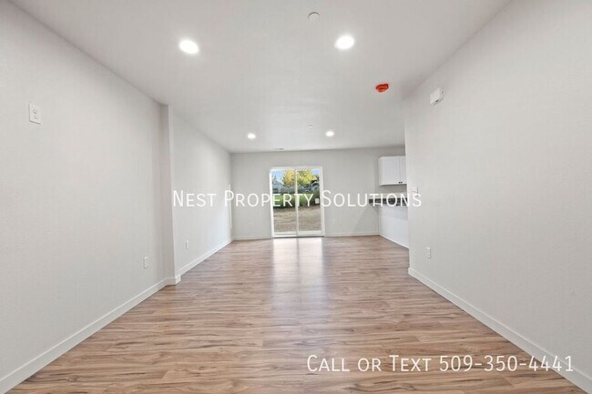 Foto del edificio - 215 W 1st St