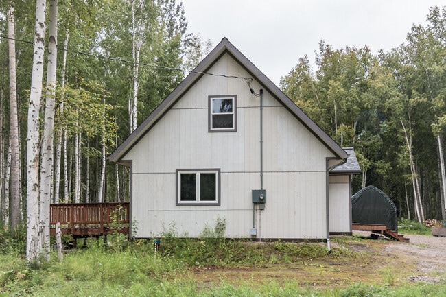 Foto del edificio - Solid 2 Bedroom 2 Bath House With Convenient Location to Eielson AFB