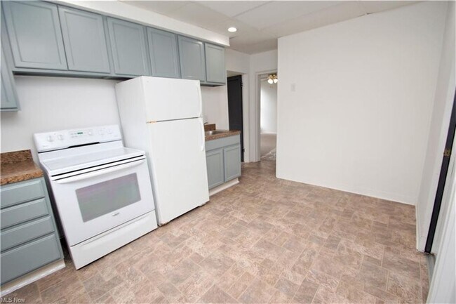 Kitchen - 557 Ohio St