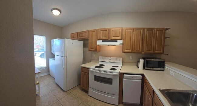 Building Photo - 204 Ann Cir