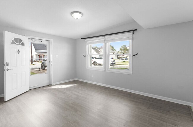 Foto del edificio - 3 Bed 1 Bath Home for Rent in Chesapeake