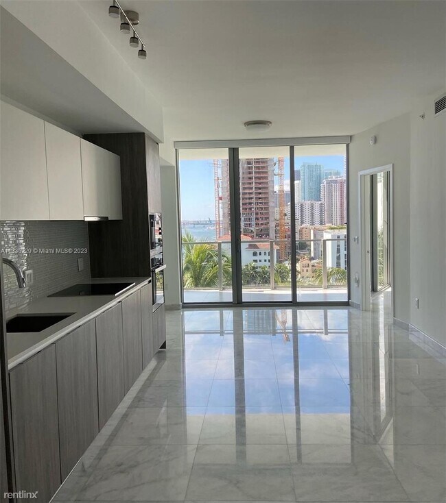 Foto del edificio - 1 br, 2 bath Condo - 2900 NE 7th Ave