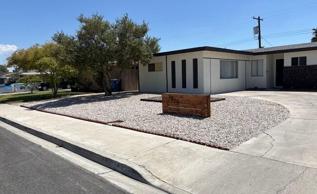 Building Photo - 3813 El Conlon Ave
