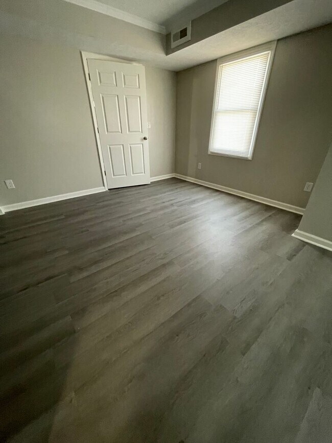 Foto del edificio - Oversized Newly Renovated One Bedroom Available