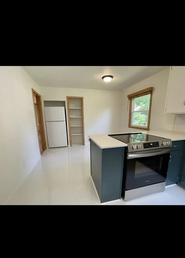 Foto del edificio - 1047 Jenks Ave E