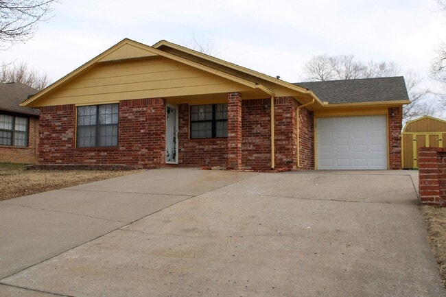 Foto del edificio - Newly Updated With Fresh Paint, Flooring & Countertops Throughout!