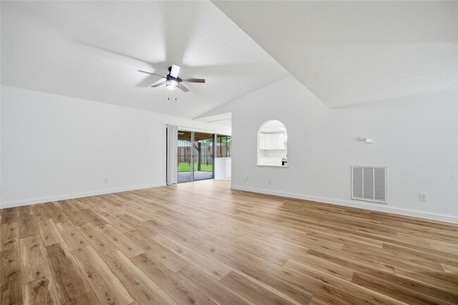 Building Photo - 2126 Quail Valley E Dr