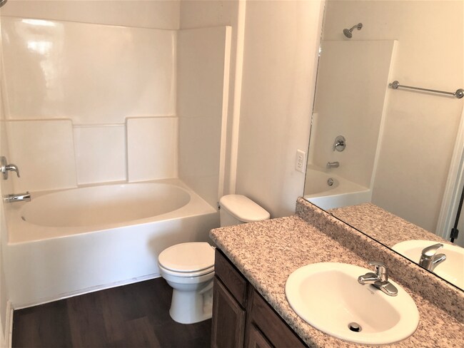 Foto del edificio - 76 Bearing Cir