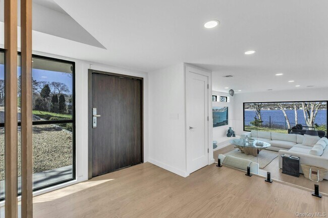 Building Photo - 10 Bay View Dr