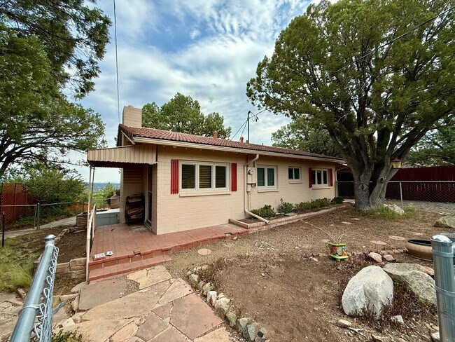 Foto del edificio - Million-Dollar Views of Granite Mountain &...