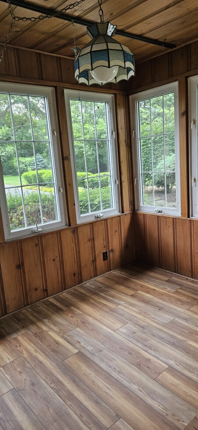 Foto del edificio - 8 West Ave