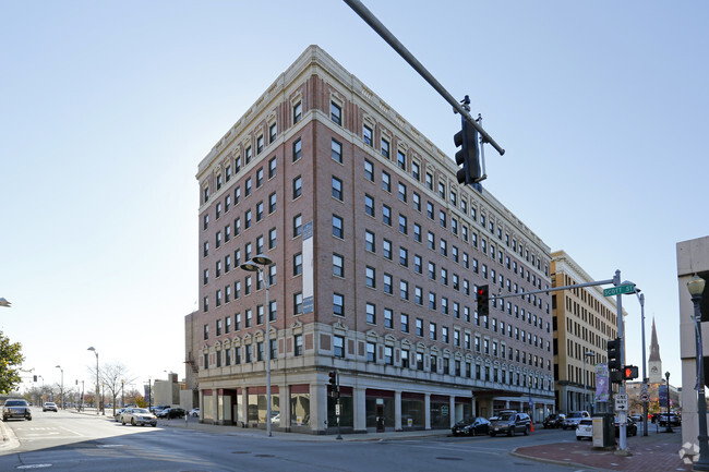 Foto del edificio - Historic Louis Joliet Apartments