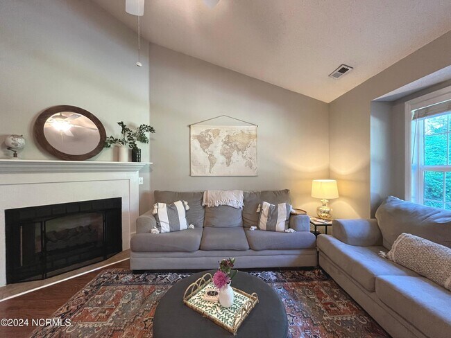 Building Photo - 2400 Longleaf Dr SW