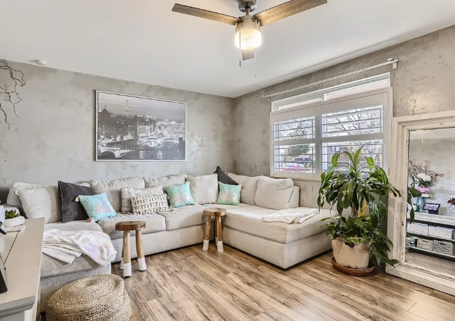 Photo - 902 S Ironton St House