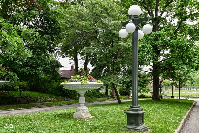 Foto del edificio - 590 Woodruff Pl W Dr