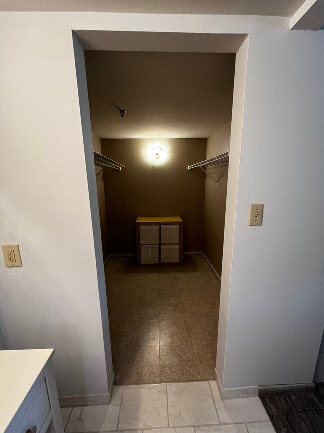Foto del edificio - 270 E Highland Ave