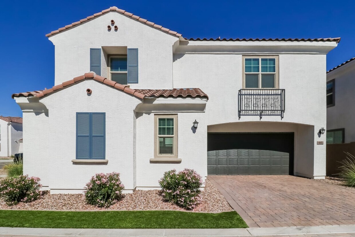 Foto principal - 665 N Bay Dr