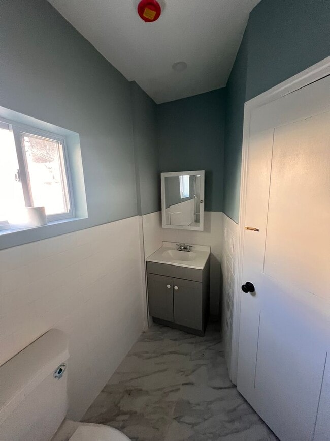 Building Photo - 144-19 101st Ave