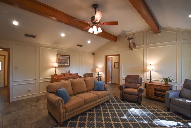 Foto del edificio - Almost Ready! 4 Bedroom 2 Bath Home in Whi...