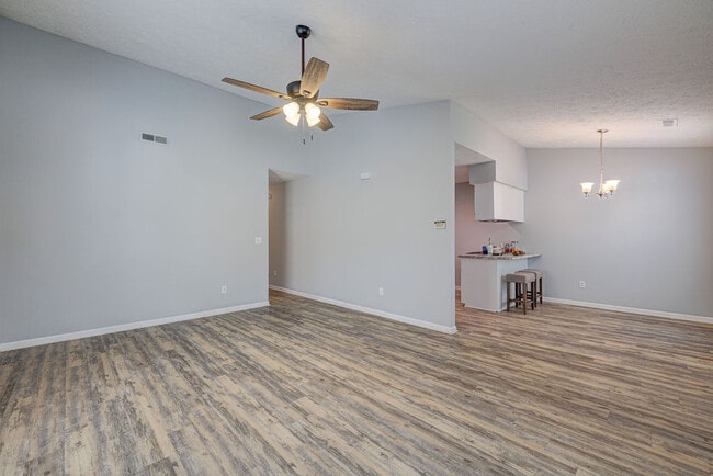 Photo - 617 Varsity Dr House