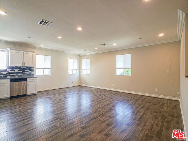 Building Photo - 963 N Wilton Pl