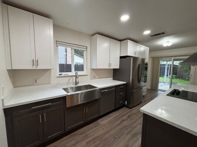 Foto del edificio - Modern Comfort Meets Style – Remodeled 4BD/2BA Vacaville Home