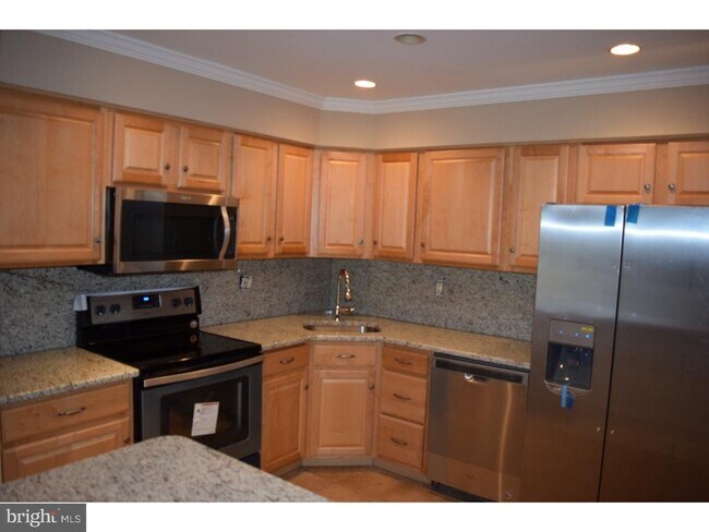 Building Photo - 82B Red Cedar Ct