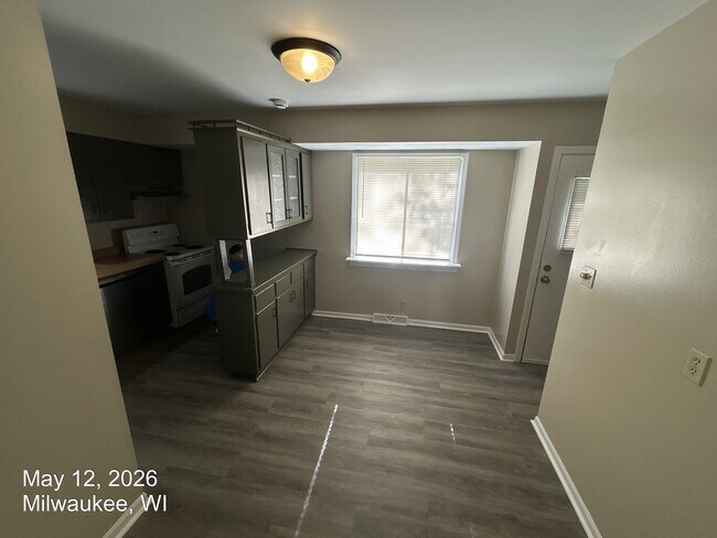 Foto del edificio - 6259 N 101st St