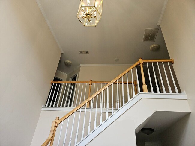 Foto del edificio - Beautiful Traditional Four Bedroom Two and...
