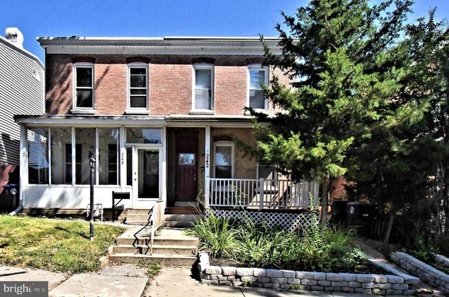 Building Photo - 242 E 8th Ave