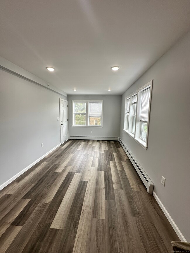 Building Photo - 178 Martin St