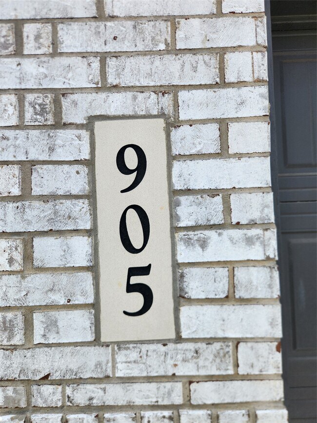 Building Photo - 905 Coperchiata Cir
