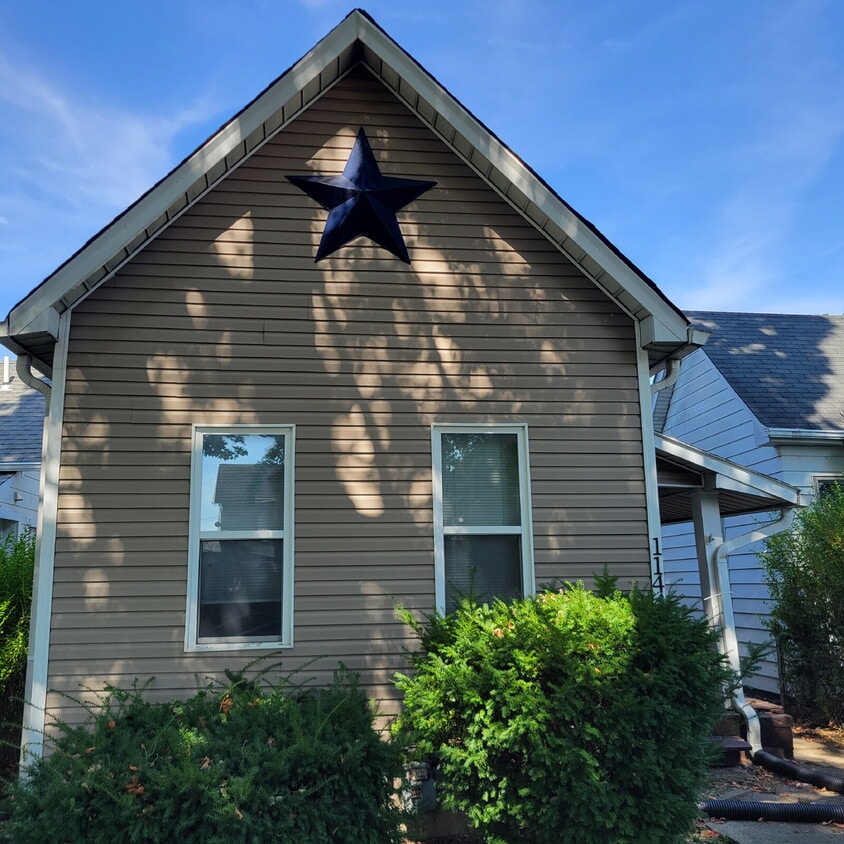 Fountain Square 2BR/2BA House w/Central Air! - Fountain Square 2BR/2BA House w/Central Air!