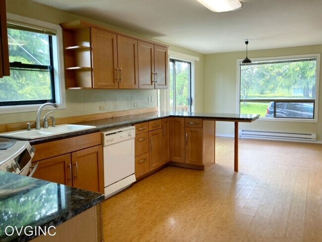 Building Photo - 4 br, 3 bath House - 5400 CRESTVIEW LOOP NE