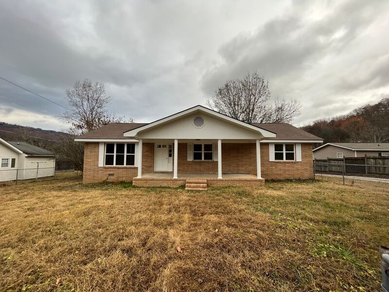 Primary Photo - 3217 Plaza Cir