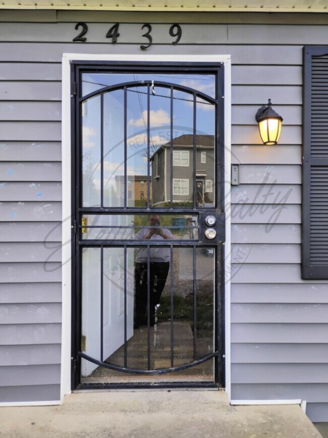 Foto del edificio - Two Bedroom Townhouse in North Nashville!