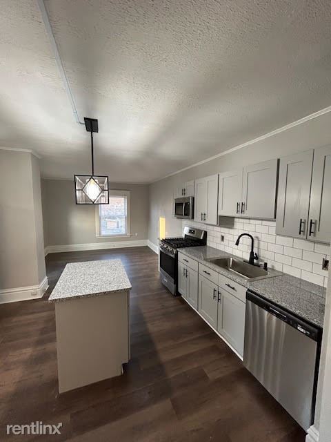 Building Photo - 2 br, 1 bath Townhome - 834-36 Sherman St ...