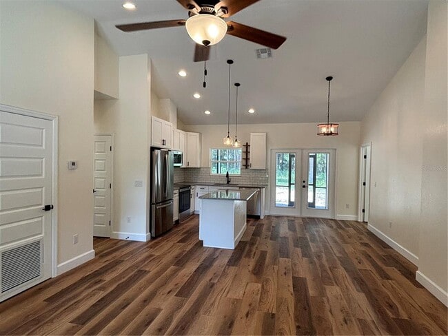 Building Photo - 301 NW 5 St