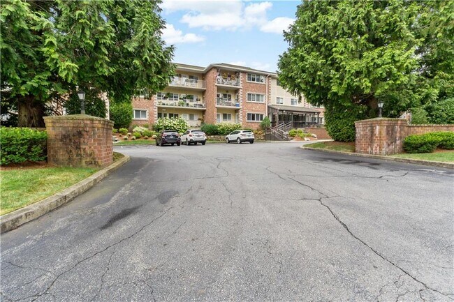 Building Photo - 30 Argyle Ave