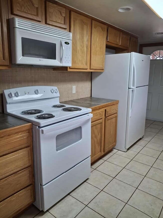 Building Photo - 79 Harris St