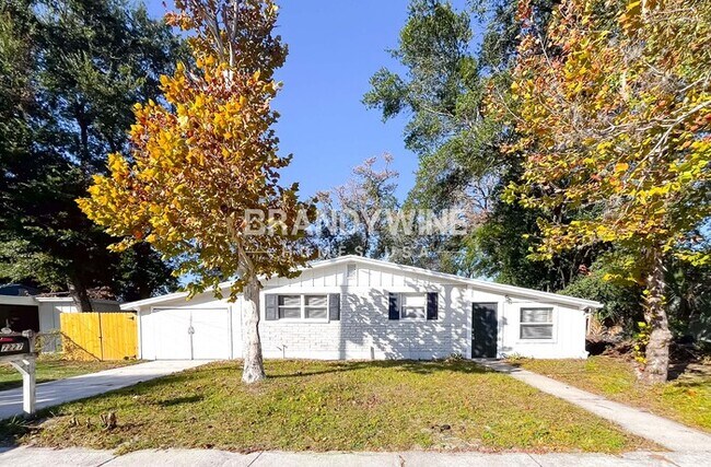 Foto del edificio - 7227 Stonehurst Rd N