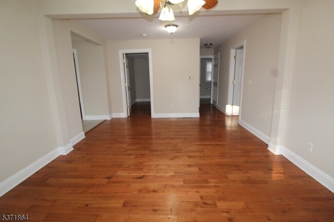 Foto del edificio - 30 White Meadow Ave