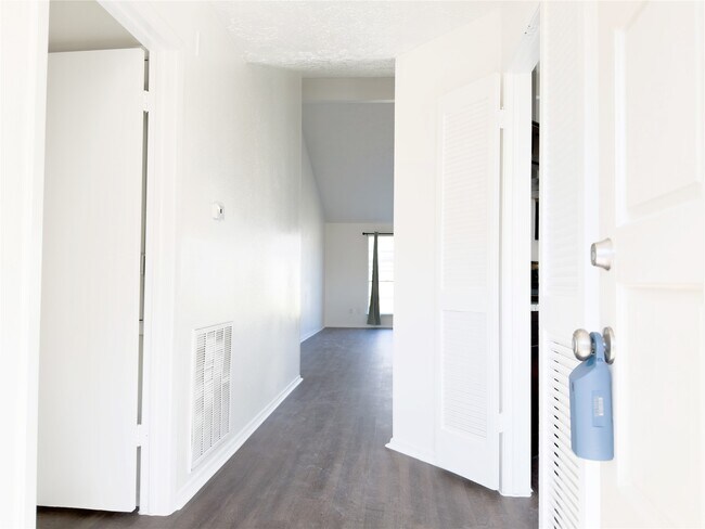 Foto del edificio - 13610 Piney Oaks Dr