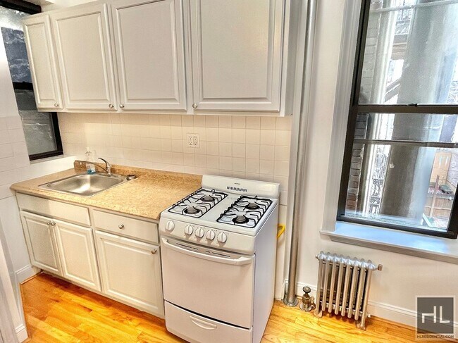 Foto del edificio - Flex 3 bedroom in the most spectacular str...