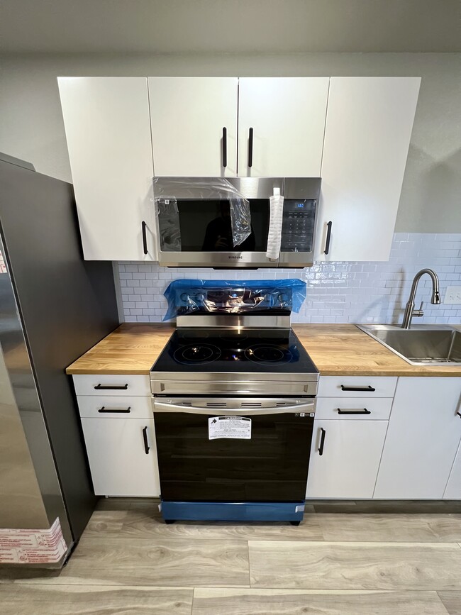 Foto del edificio - 3801 Meadowbrook Dr